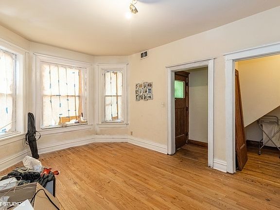 3rd image of 1911 S Lawndale Ave