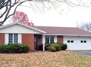 7083 Pineview Dr, Dayton, OH 45424