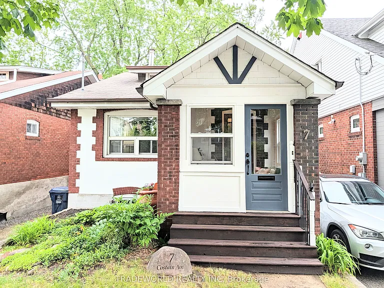 7 Costain Ave — Photo 2