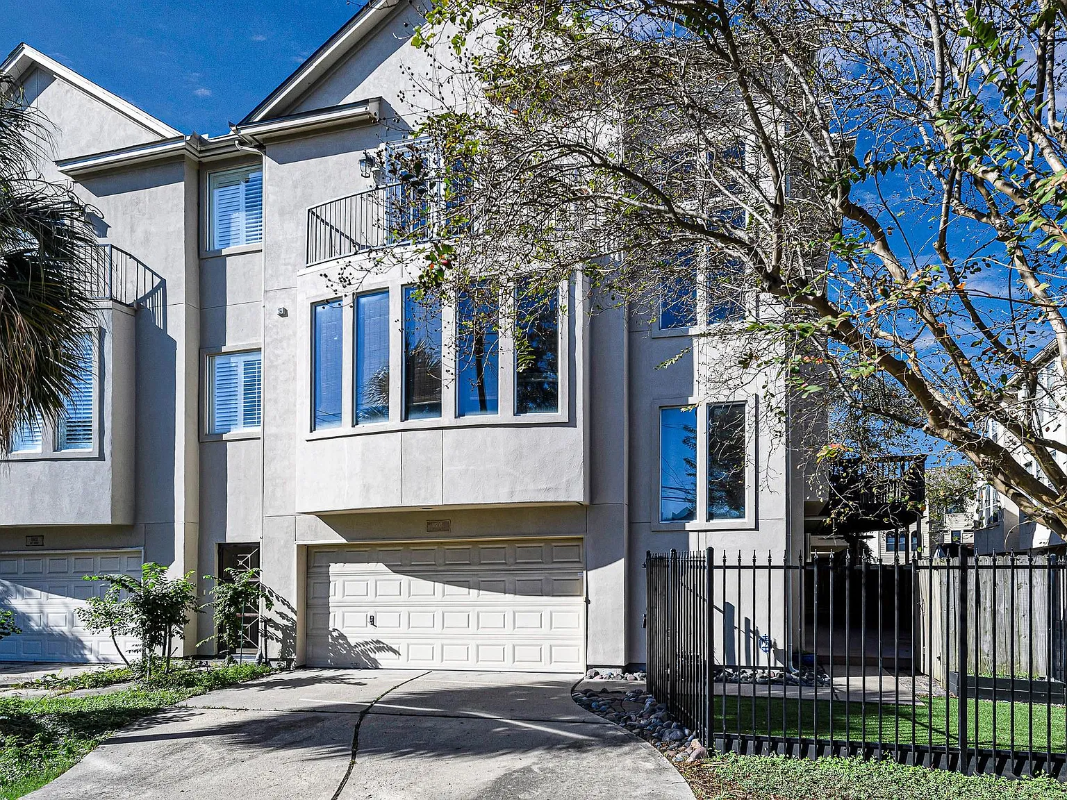 3 bed, 3.5 bath, 2580 sqft, $3,100 — Photo 3
