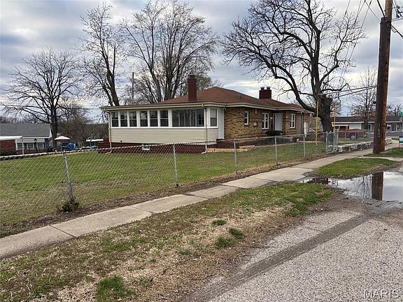 3rd image of 2555 Telegraph Rd