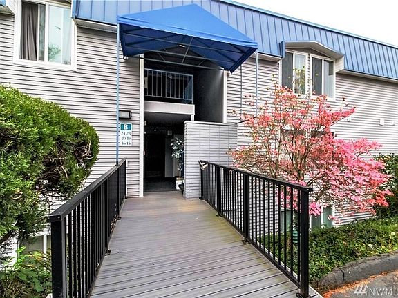 2nd image of 924 Shorewood Dr APT F-64
