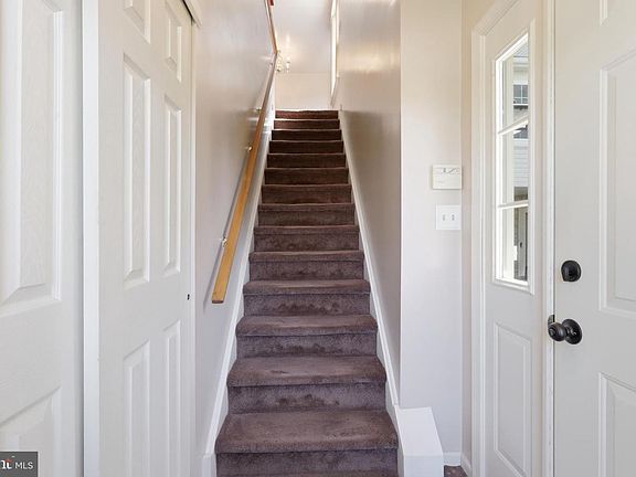 4th image of 702 Eaton Ct