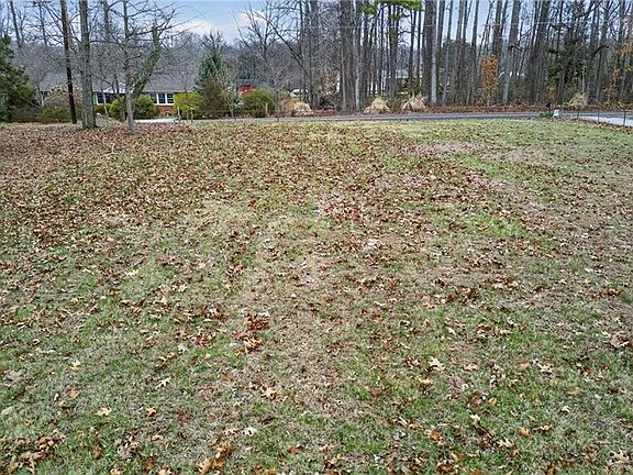 5th image of 2204 Carlford Rd