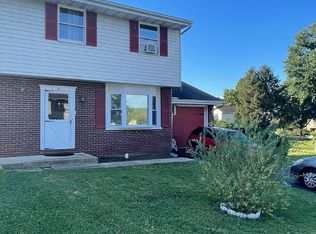 11 Clarendon Dr, Lancaster, PA