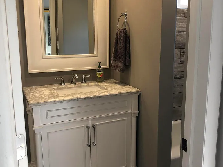 56 Heck Ave #1/2 — Photo 16