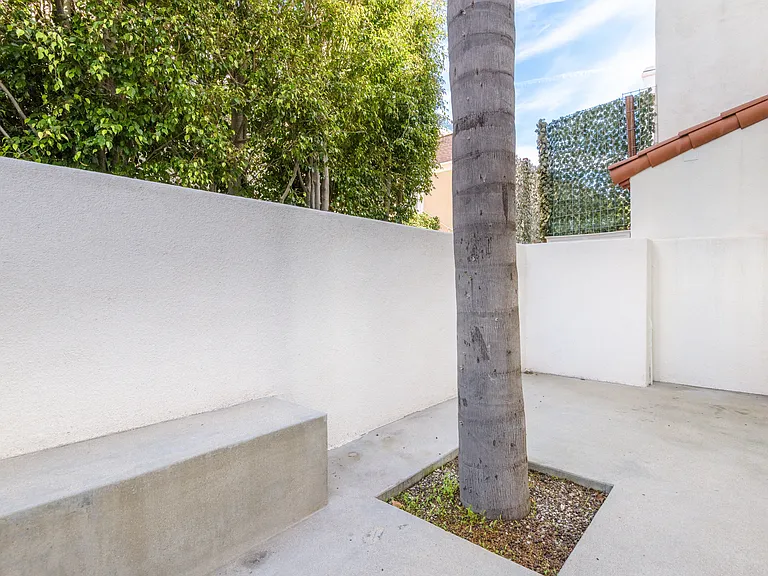 128 S Canon Dr — Photo 10
