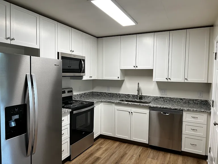 328 Barcelona Ln — Photo 2