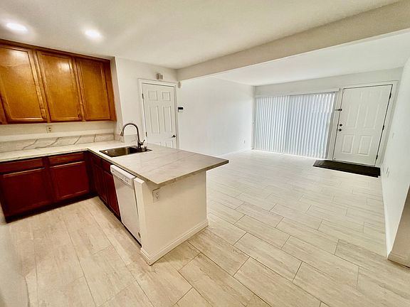 5th image of 3454 Castle Glen Dr Unit 132