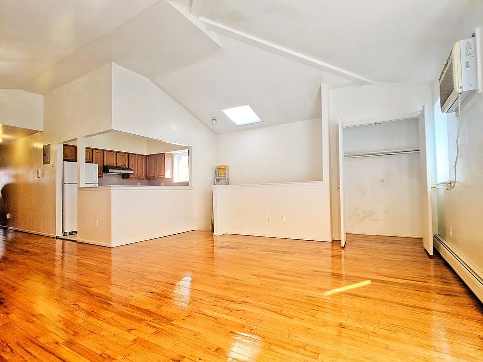 1st image of 135 Bay 17 St