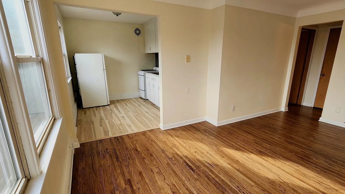 Unit Photo - 1231 Saint Clair Ave #6