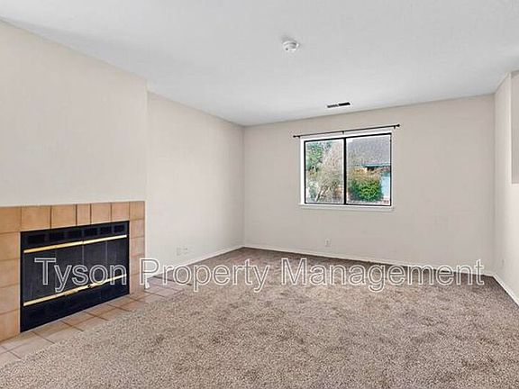 5th image of 1515 La Charles Dr NE