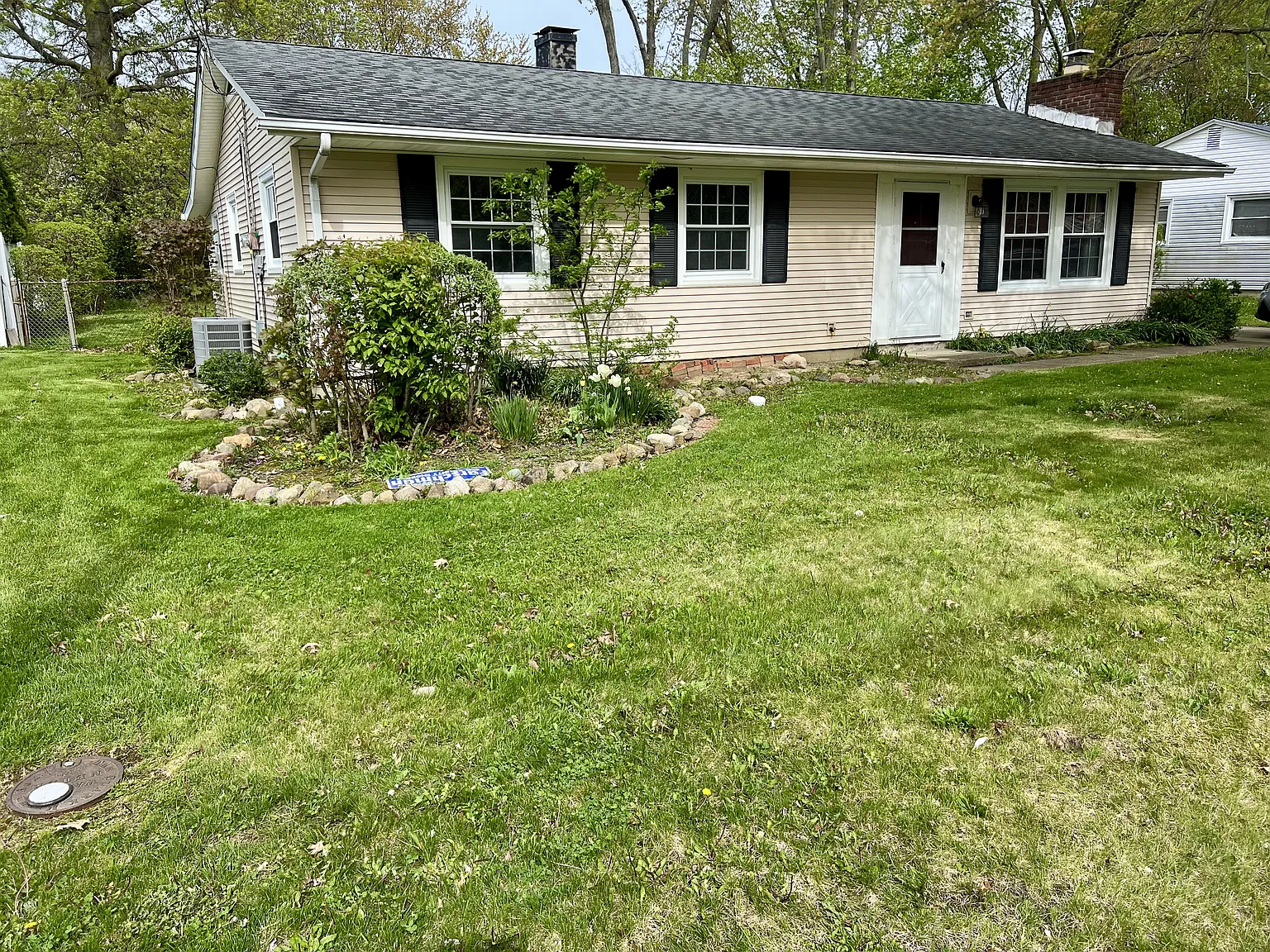 1201 Hollyview Dr photo 1