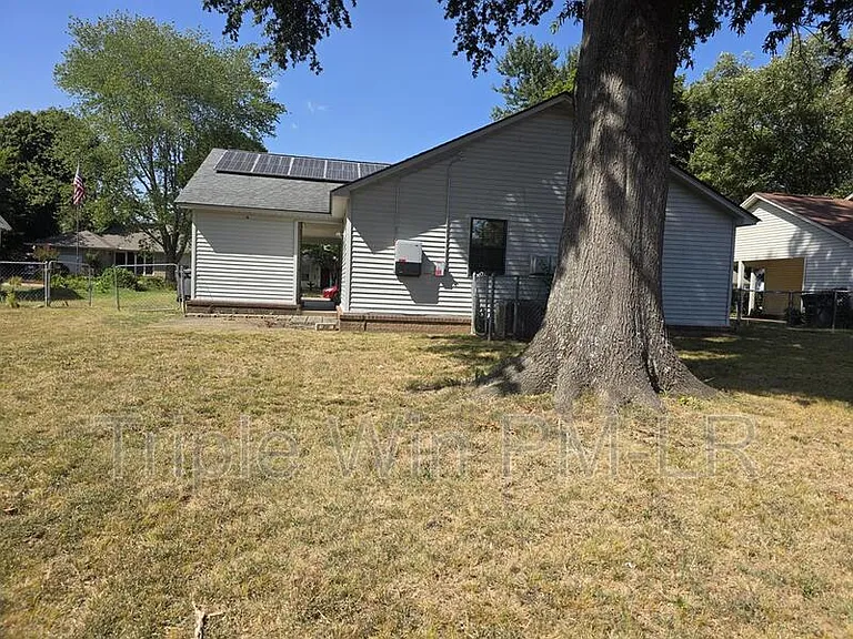 113 Northfield Dr — Photo 9