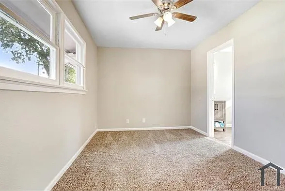 713 W Avenue H10 — Photo 12
