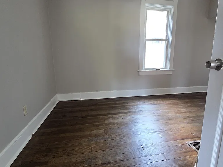 639 W Meinecke Ave #L — Photo 4