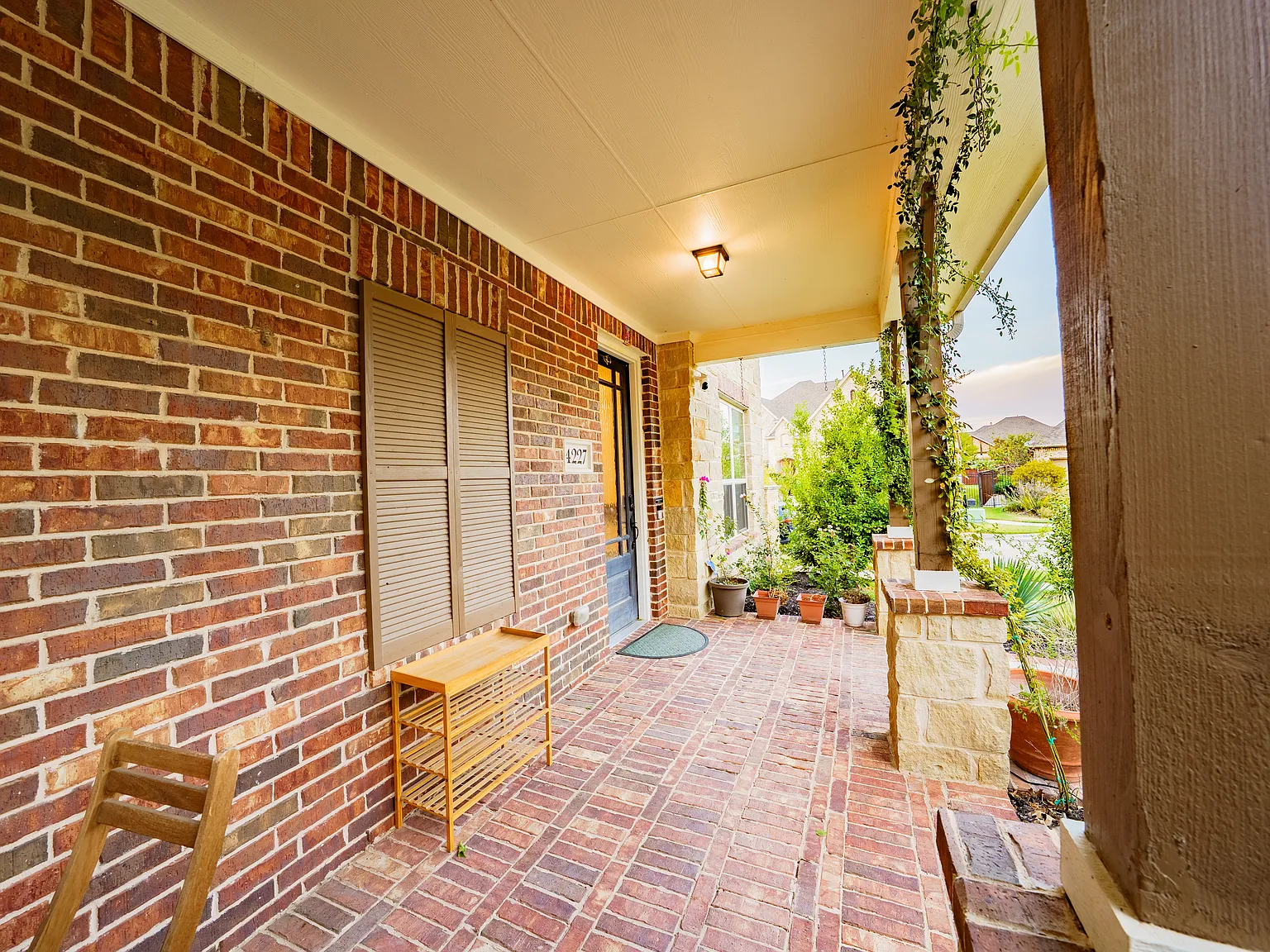 4 bed, 2214 sqft, $3,800 — Photo 2