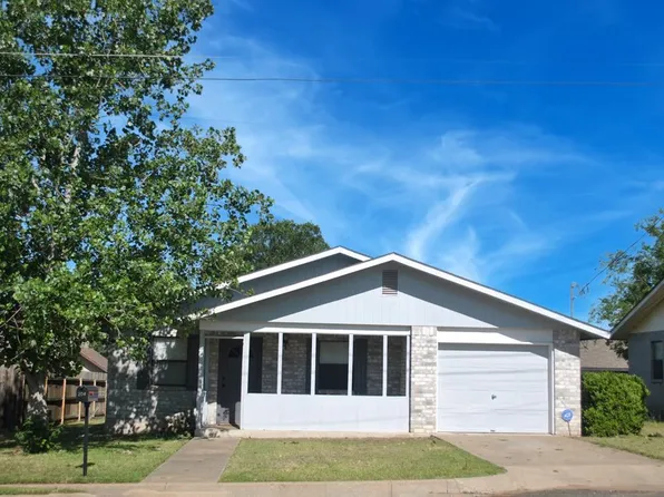 204 Green Meadows Ln, Fredericksburg, TX 78624