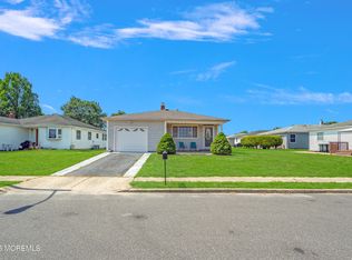 14 Valencia St, Toms River, NJ 08757