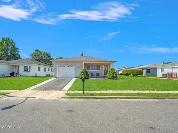 14 Valencia Street, Toms River, NJ 08757