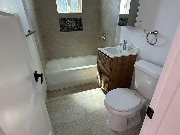 5930 Willoughby Ave #5934-1/2 — Photo 12