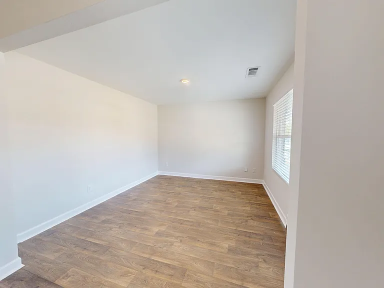 7726 Shaddix St — Photo 3