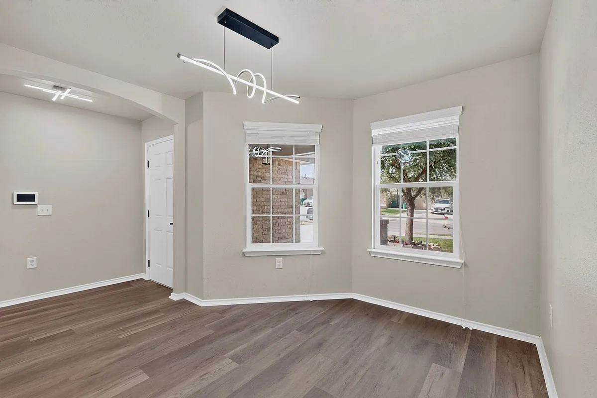 4 bed, 2.5 bath, 2152 sqft, $2,050 — Photo 4