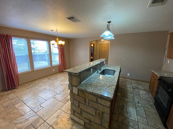 3rd image of 100 Latigo Ln