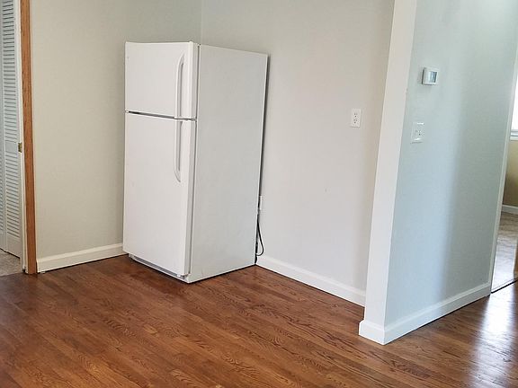 5th image of 4306 Woodcliffe Ave