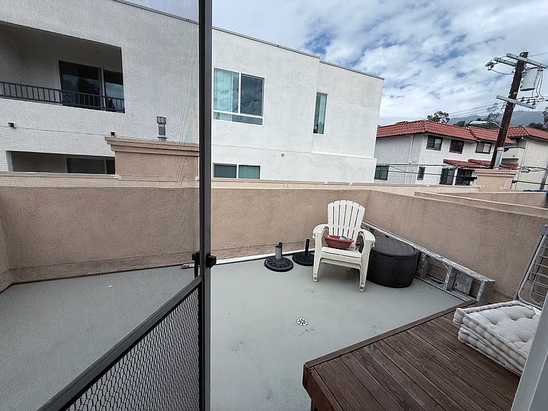 10130 Commerce Ave #7 — Photo 16