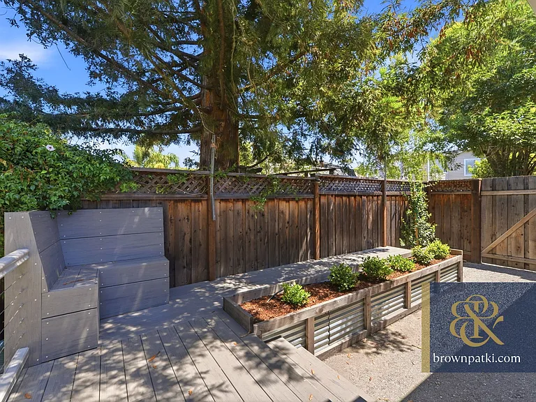 1042 Madison Ave — Photo 21