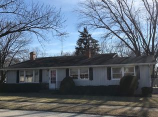 567 Williams Dr, South Elgin, IL 60177