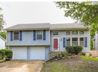 12609 S Blackfoot Dr, Olathe, KS 66062
