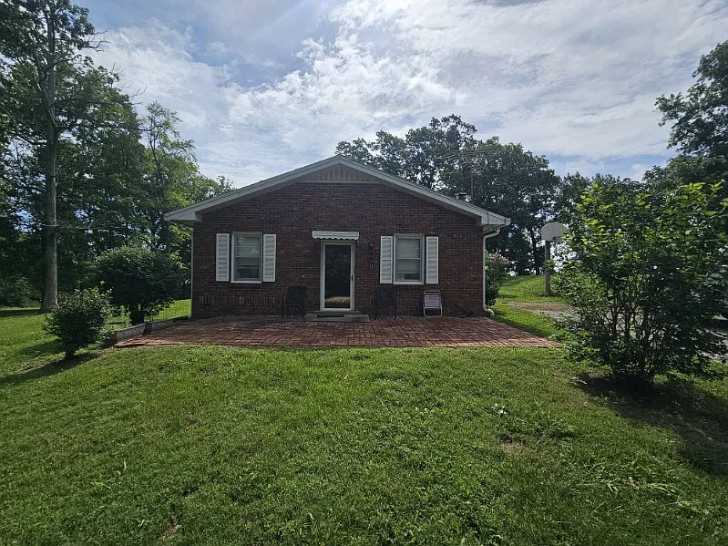 3 bed, 2156 sqft, $1,895 — Photo 3