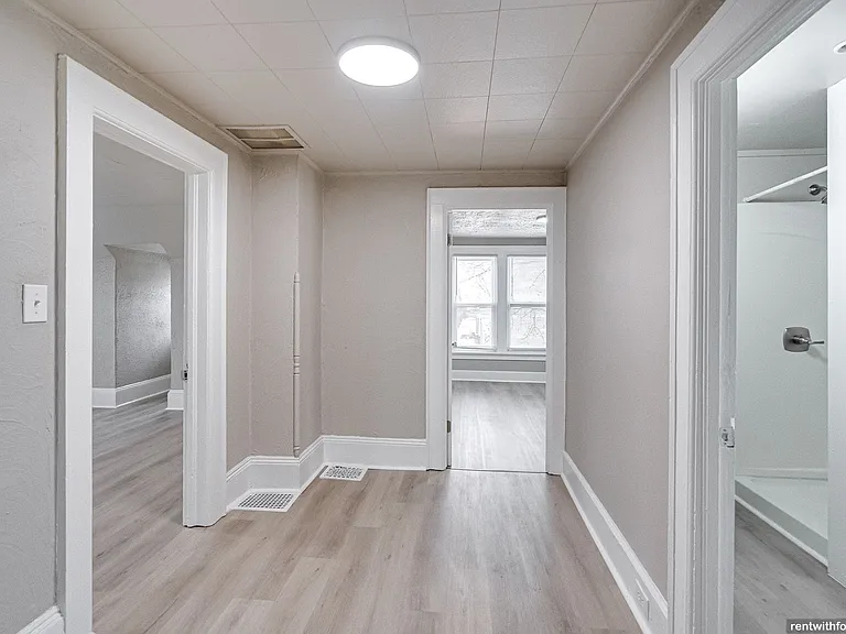 702 S Commercial St — Photo 10