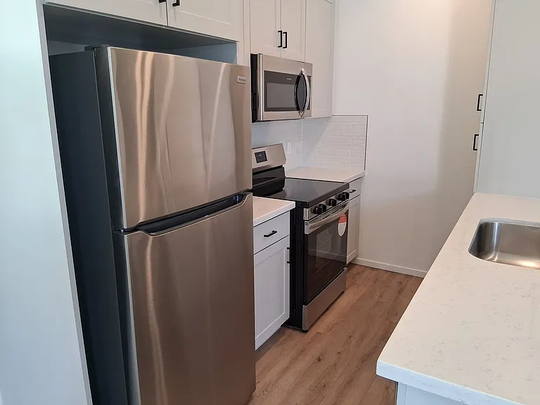 2040 N Highland Ave — Photo 29