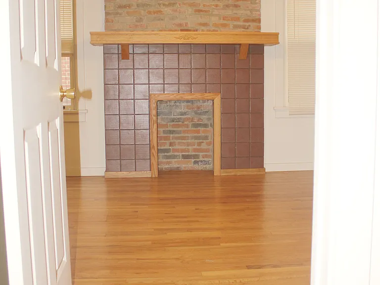 2BR
entry from LR