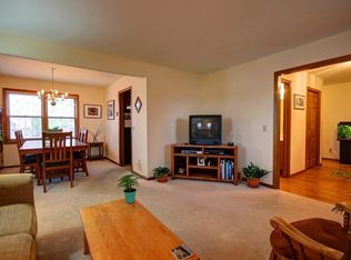 2 Maple Valley Ct, Madison, WI 53719