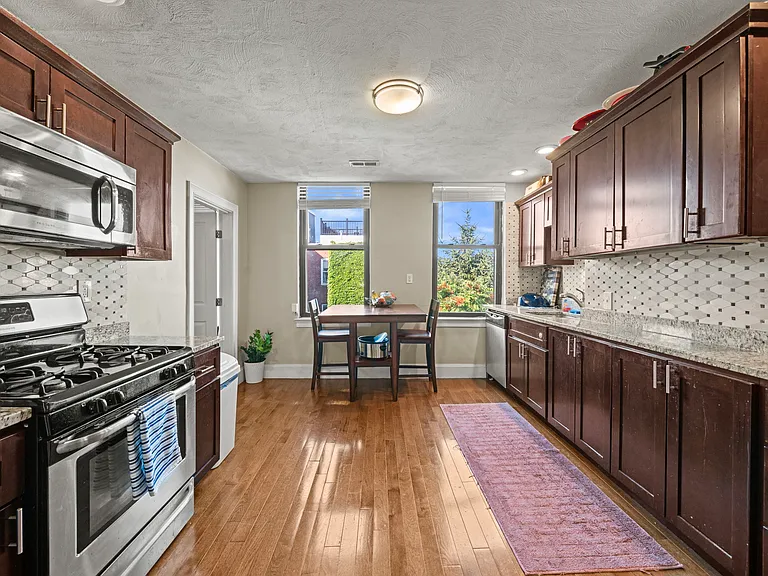 194 Athens St #C — Photo 1