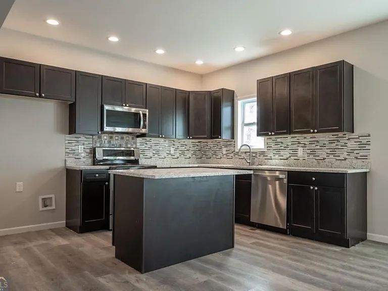 2446 Remington Dr — Photo 14