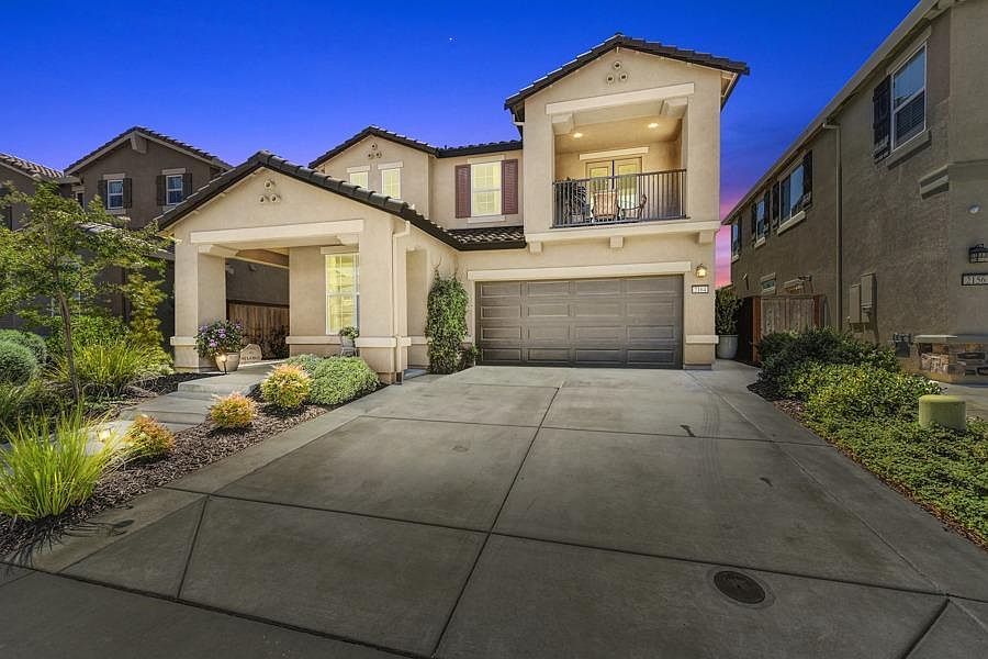 1st image of 2164 Castle Pines Way