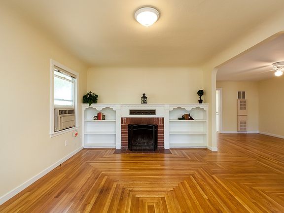 3rd image of 1105 Alamos Ave