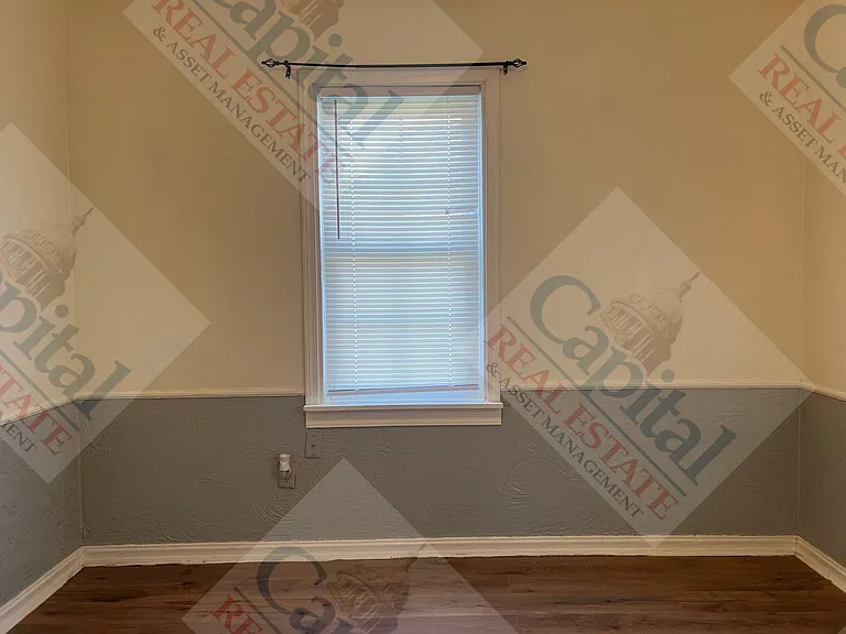 219 E Douglas Dr — Photo 14