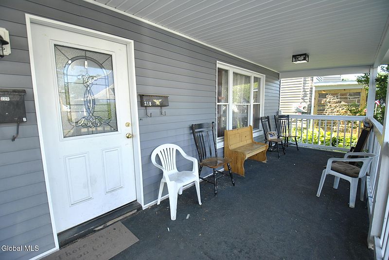 5th image of 218 Cherry Street