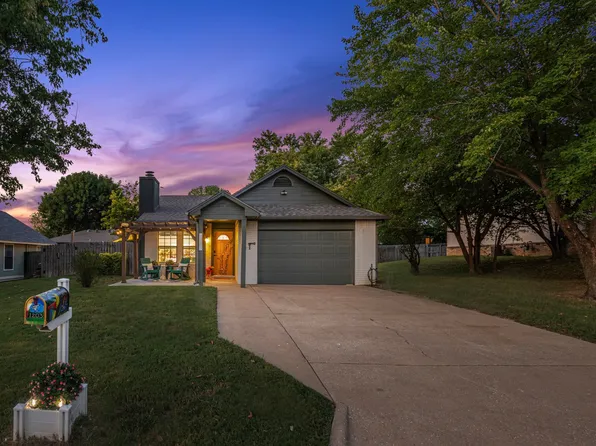 1203 Spriggs Ct, Bentonville, AR 72712