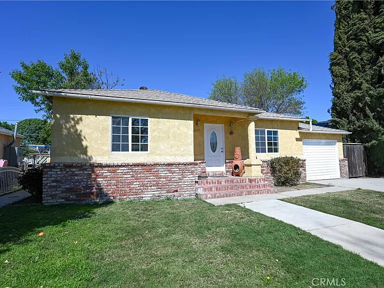 6437 Enfield Ave — Photo 2