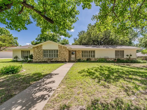 1806 Hilltop Ln, Pantego, TX 76013