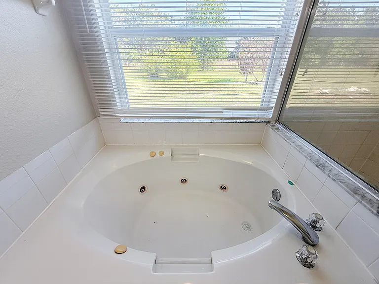2634 Meadow Oaks Loop — Photo 10