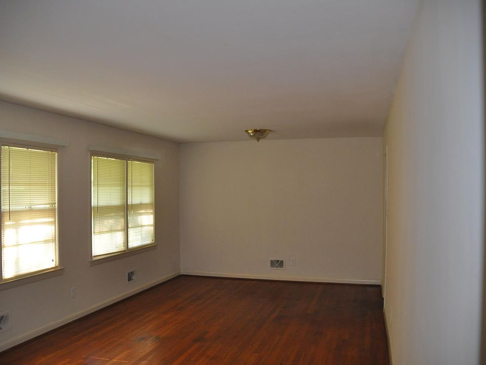 1st image of 237 Holly Dr