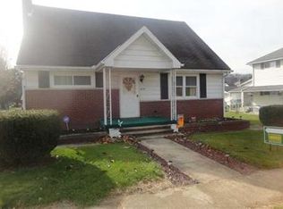 1019 W 3rd St, Grindstone, PA 15442